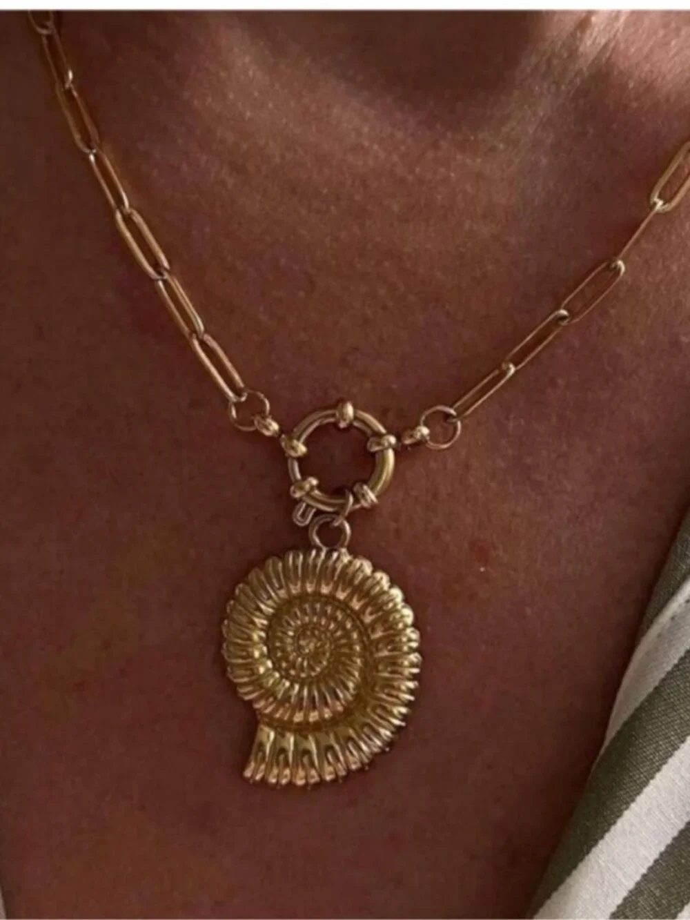 New! Gold Shell Paperclip Chain Necklace (3001) NWOT